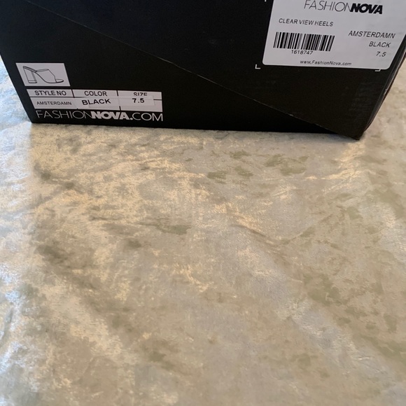 Women’s Black Fashion Nova Heels - Picture 5 of 6